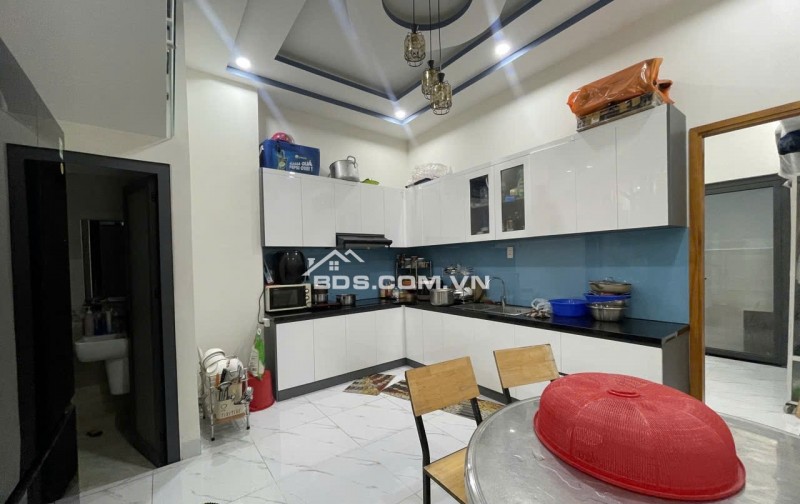Nhà đẹp lung linh 3 tầng,84.5 m2, nhà mới. Hẻm Xe tải né nhau, thông các đường, gần Bệnh viện, Quốc lộ, Ô tô ngủ sân chỉ có 6,5 tỷ, Quận 12, TTH 21